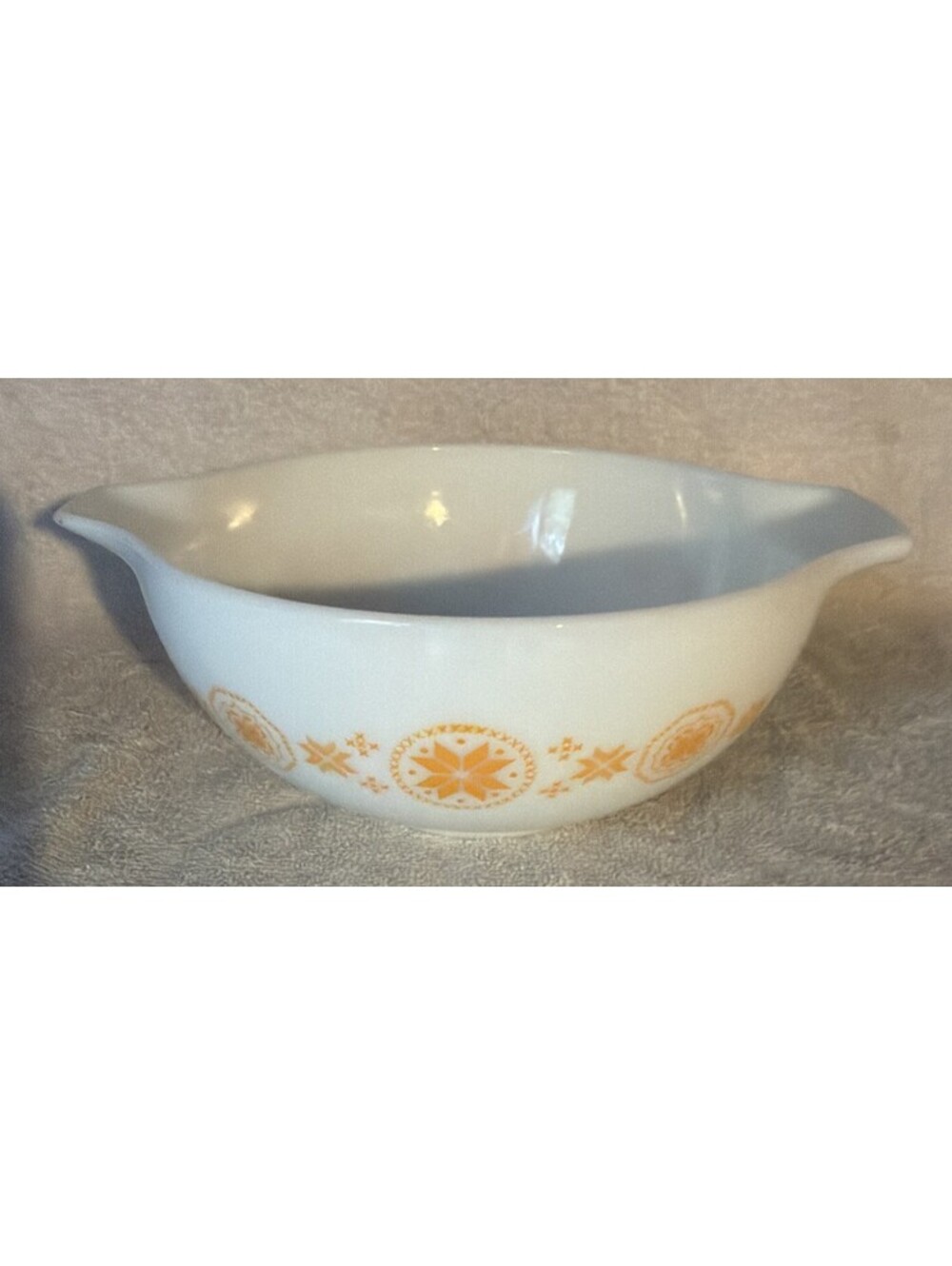 Vintage PYREX Butterfly Gold  White #443 2-1/2 Qt Cinderella Mixing Bowl